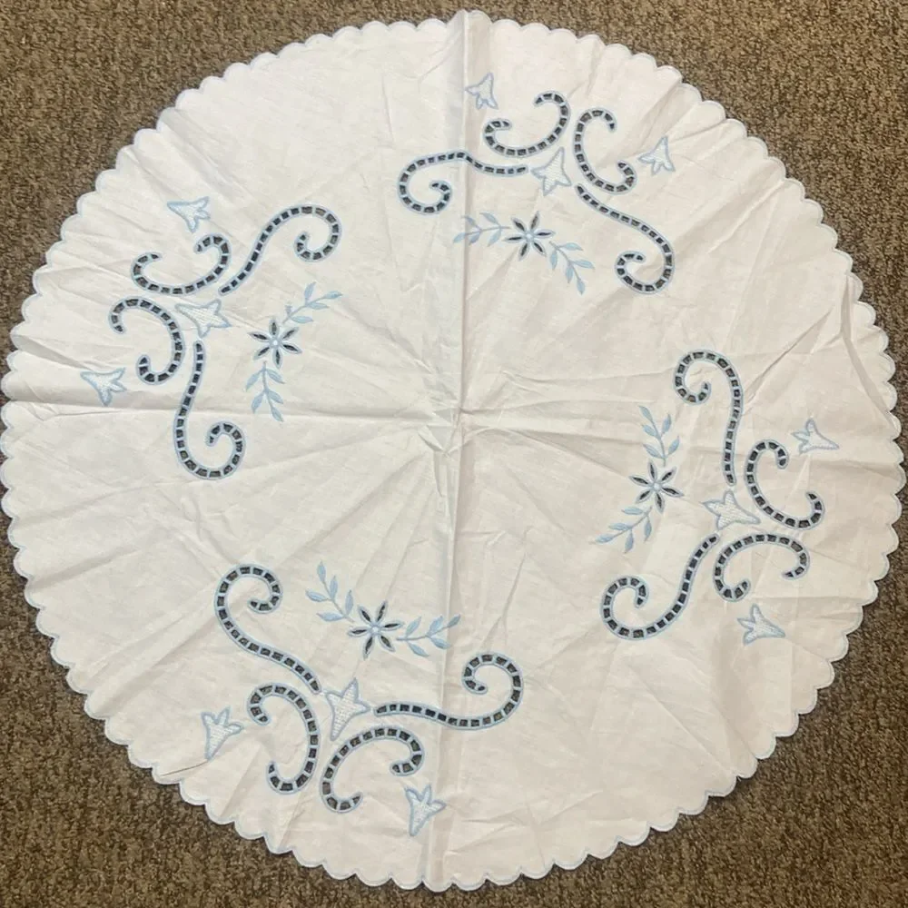Set 2 Vintage White and Blue Embroidered Napkins